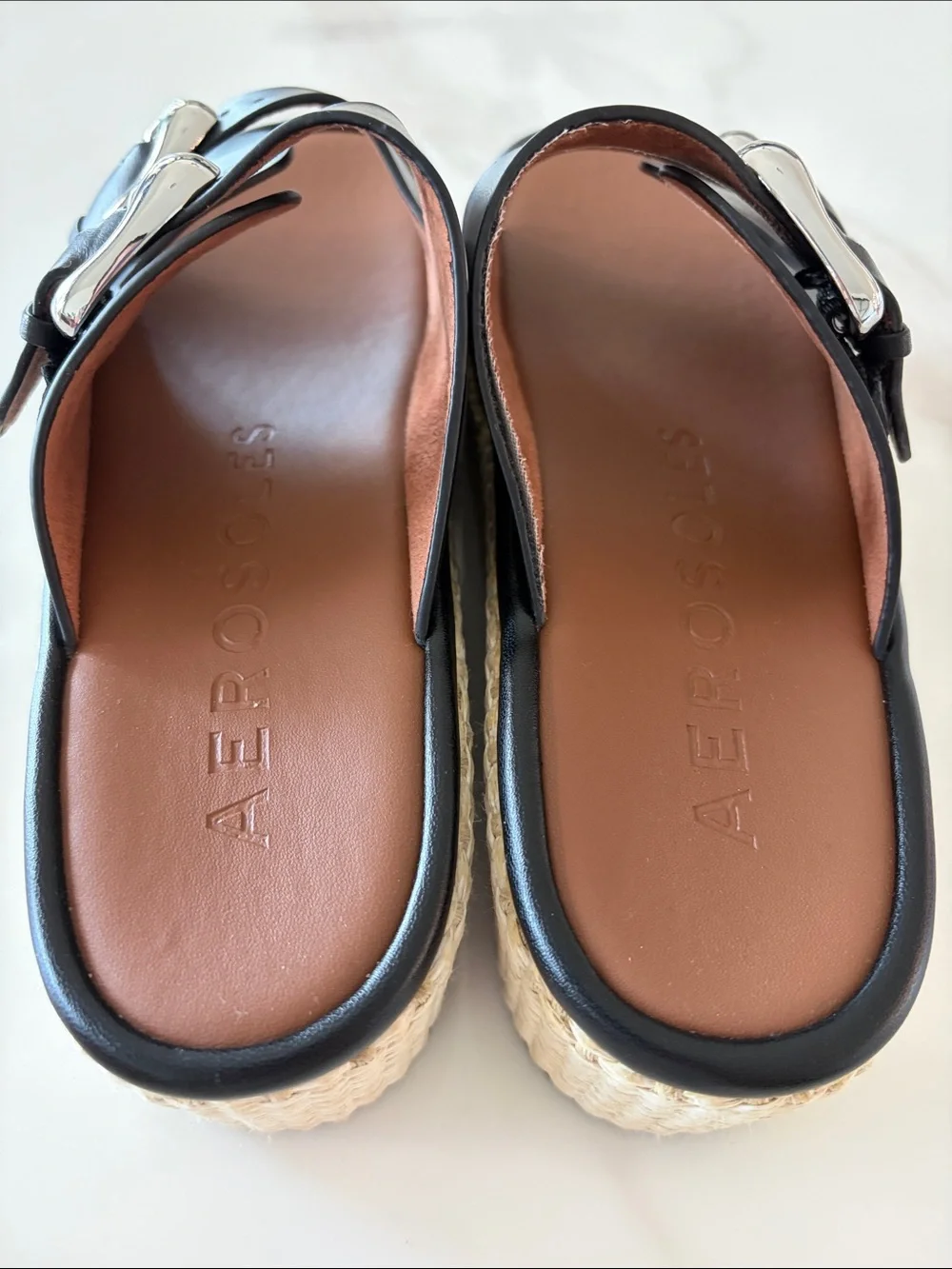 AEROSOLES refer couple